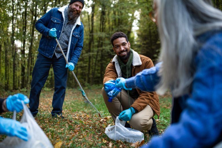 A Guide on the Easy Ways to Keep Your Neighborhood Clean Faces From the ...